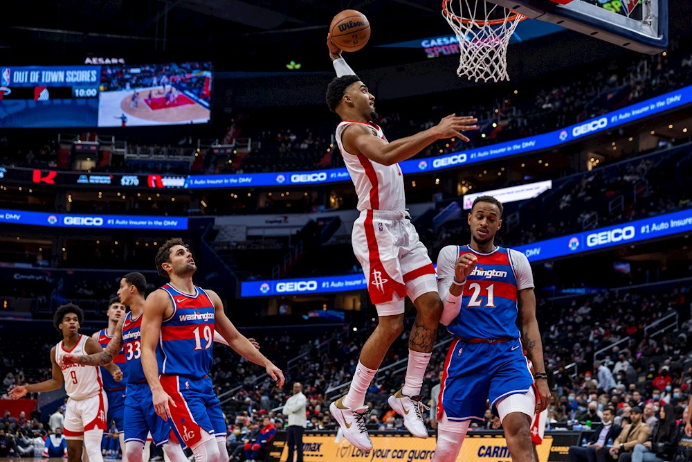 Irving regresa a la cancha para ayudar en la victoria de los Nets contra los Pacers