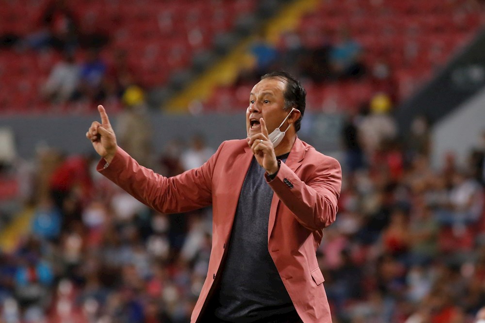 Peruano Juan Reynoso dice que prometer el mejor Cruz Azul sería “vender humo”