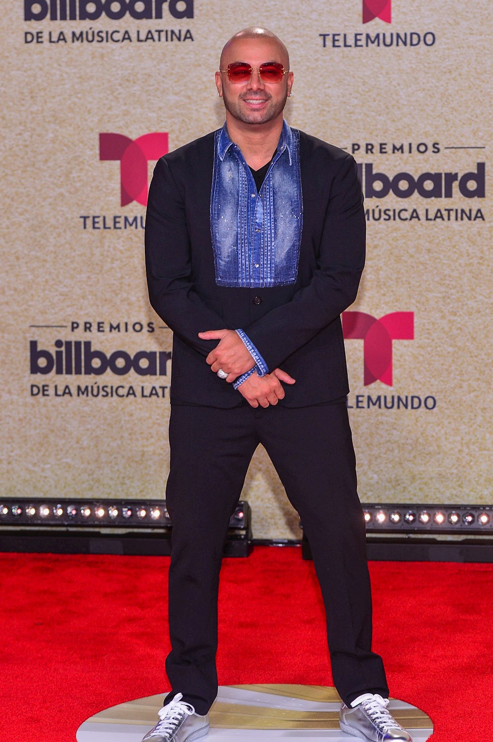 Wisin, Camilo y Los Legendarios lanzan su primera colaboración: “Buenos días”