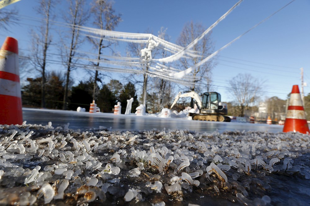 Miles sin electricidad y vuelos cancelados en EEUU por tormenta invernal