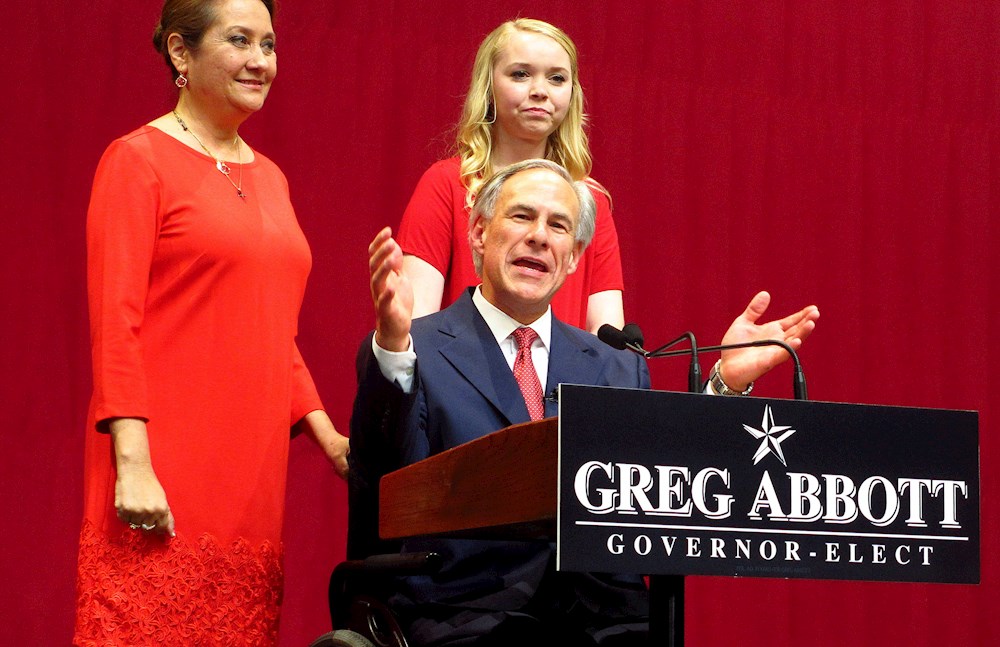 Juez declara inconstitucional que policía de Texas arreste a indocumentados