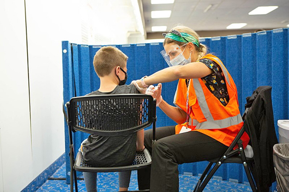 ¿Qué hace que un padre quiera vacunar contra Covid-19 a su hijo y otros no?