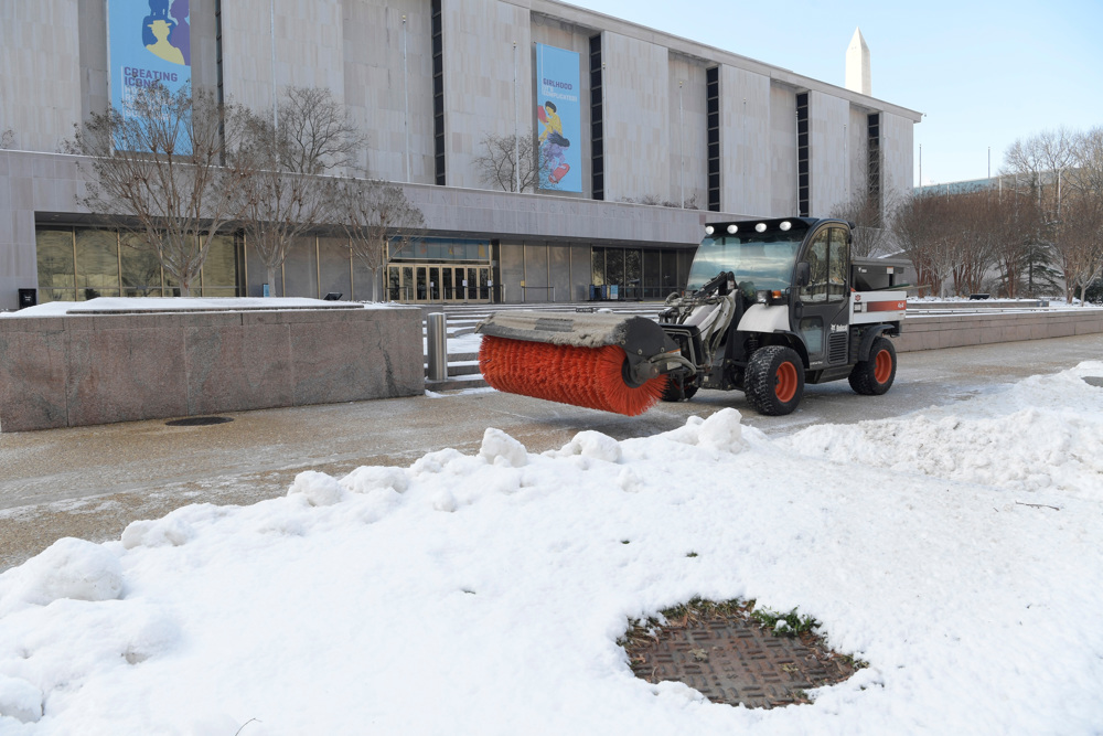 Tormenta invernal con dañinas nevadas avanza hacia el este en EEUU