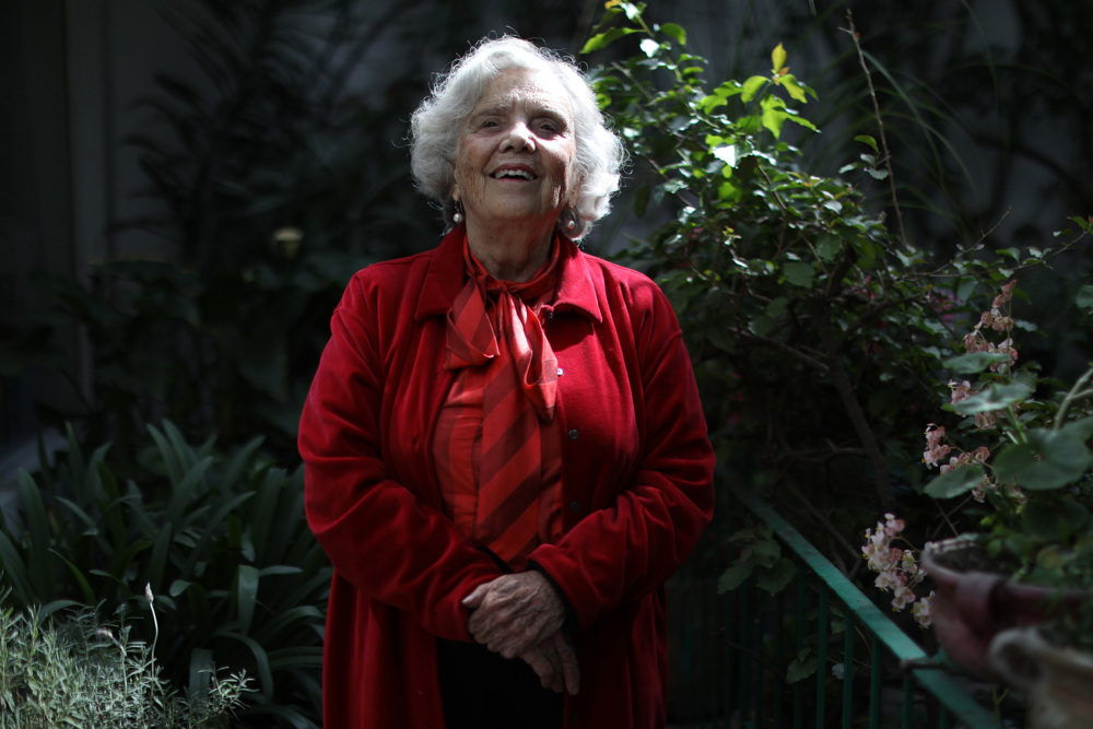 Elena Poniatowska: “Escribir es alejar la muerte”