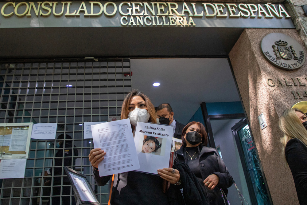 Víctimas de incendio en una guardería piden a España que rechace a cónsul mexicana