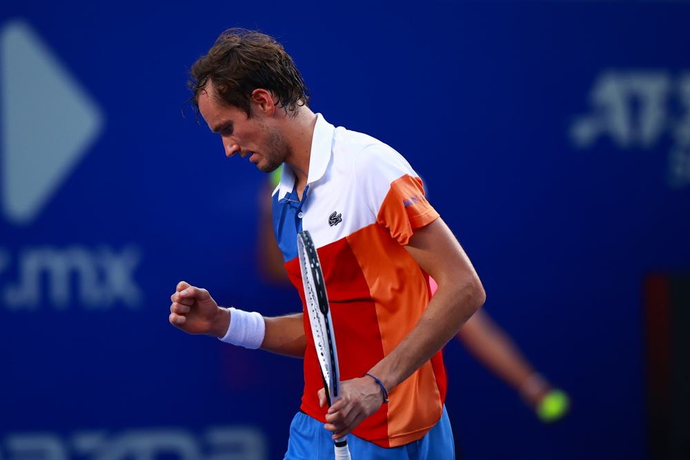 Medvedev vence en dos sets a Nishioka y saca billete para las semifinales