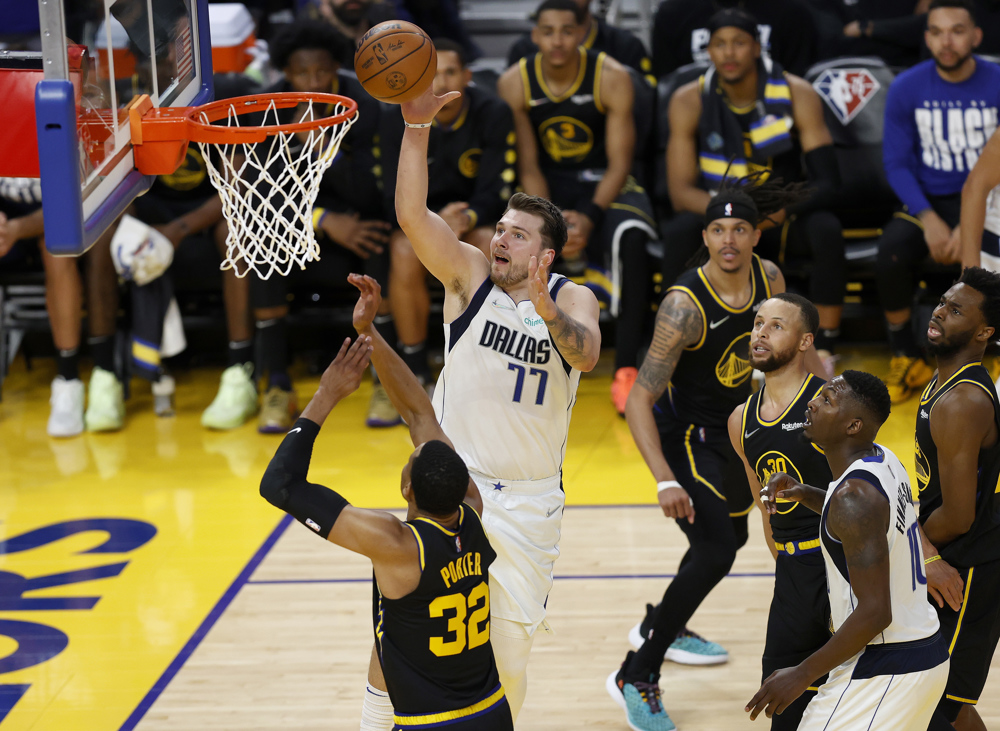 101-107. Doncic y los Mavs remontan 21 puntos y tumban a los Warriors
