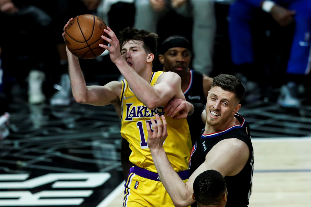 111-110: Reggie Jackson y los Clippers echan sal en la herida de los Lakers