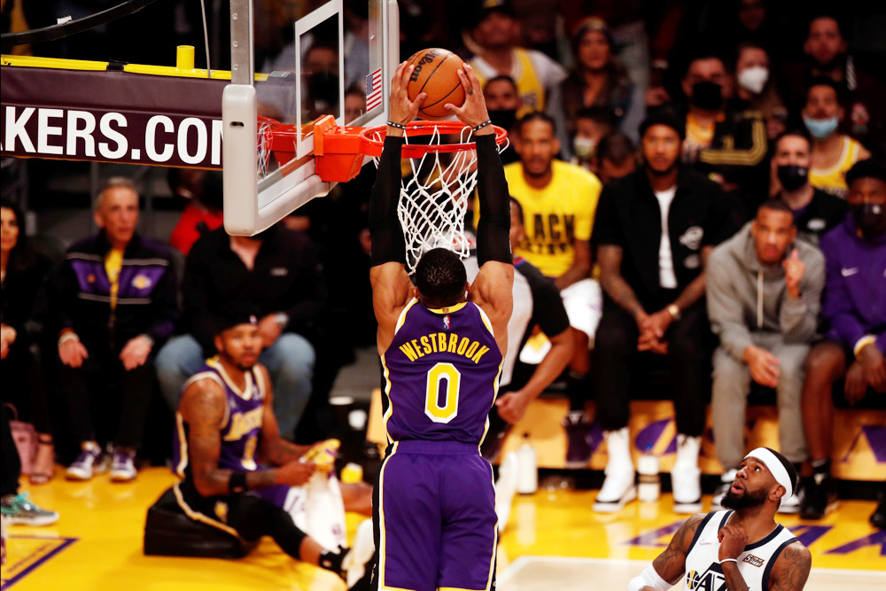 Lakers y Nets remontan y Nuggets ganan sobre la bocina a Warrior
