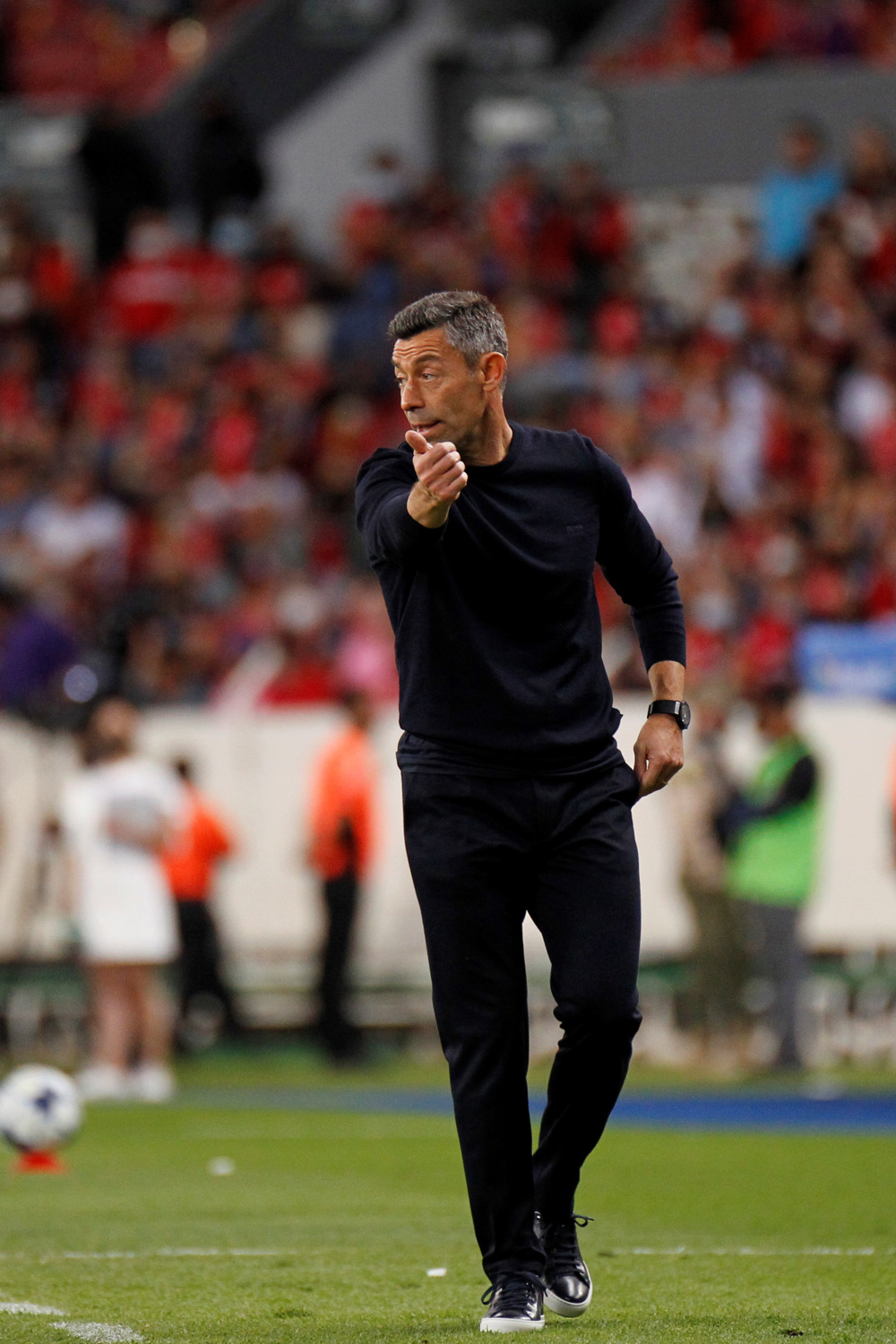 Santos despide a su entrenador tras eliminación en Liga de Campeones Concacaf