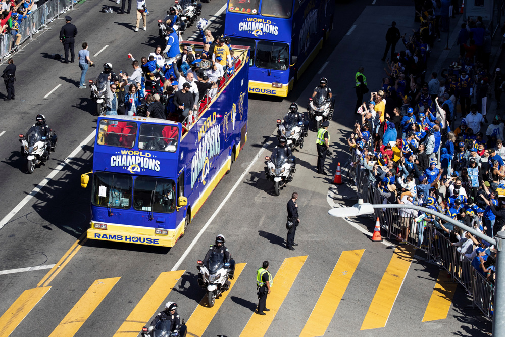 “Rams House”: Hollywood cambia su letrero por el triunfo en el Super Bowl