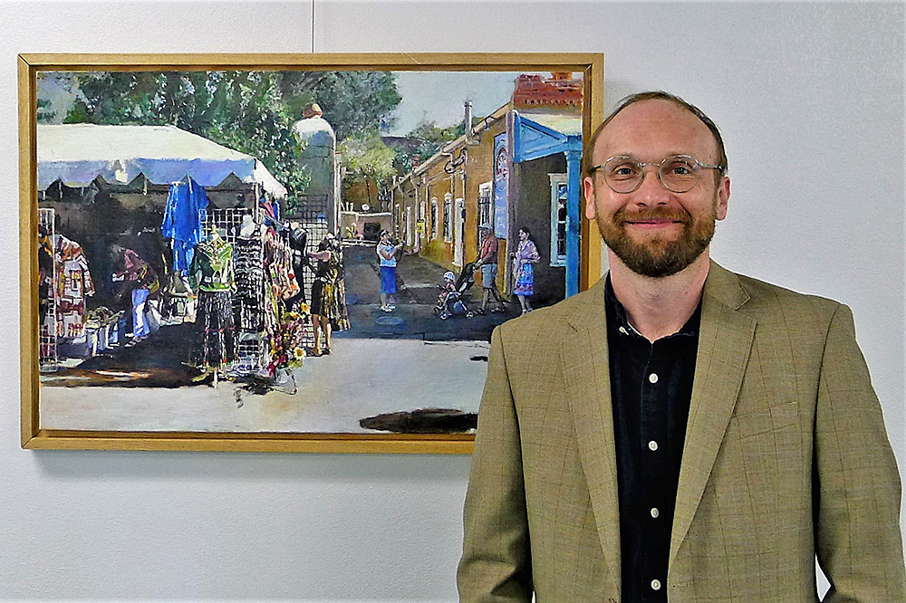 Instructor de arte de TSC exhibe obras de arte en galería local