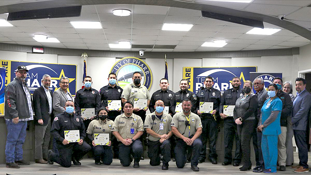 Otorgan reconocimientos a empleados de Pharr EMS