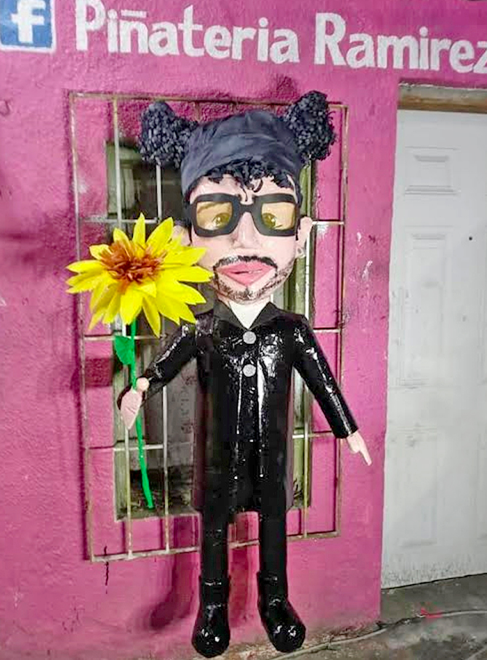 Bad Bunny inspira piñatas en México ante la euforia por su visita