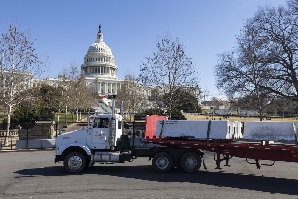 Una valla rodea el Congreso por el discurso del Estado de la Unión de Biden