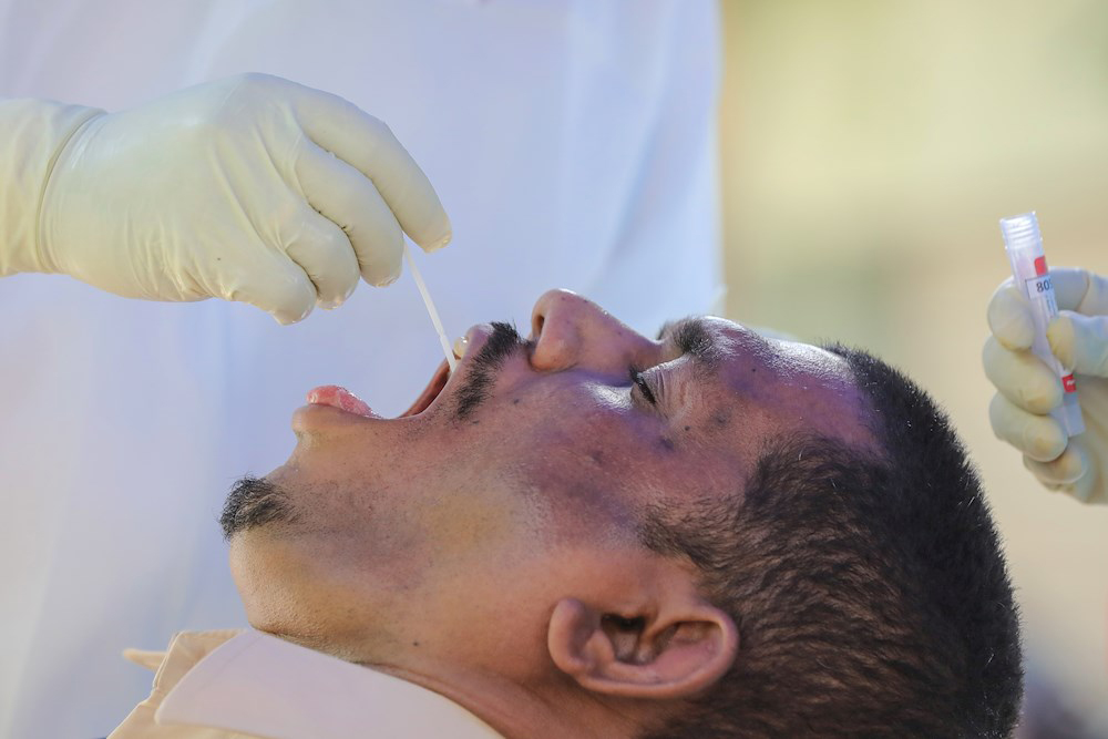 La membrana del virus SARS-CoV-2 estalla con algunos enjuagues bucales