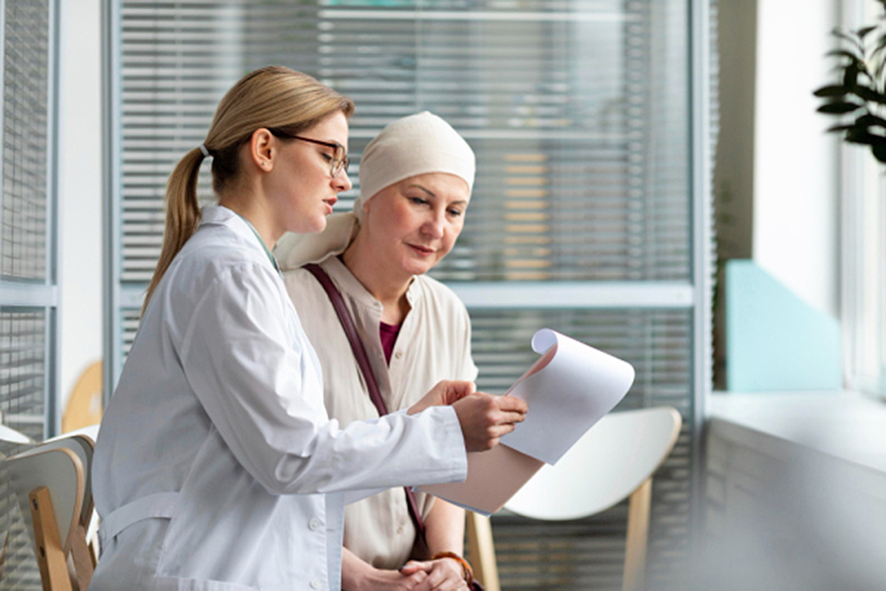 Quimioterapia por medio de microrobots podría ser menos agresiva, sugiere estudio