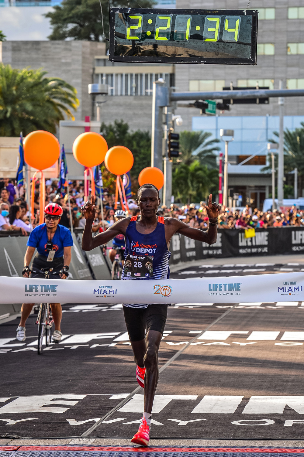 Kenianos ganan el Maratón de Miami, y costarricense Lizano, el medio maratón