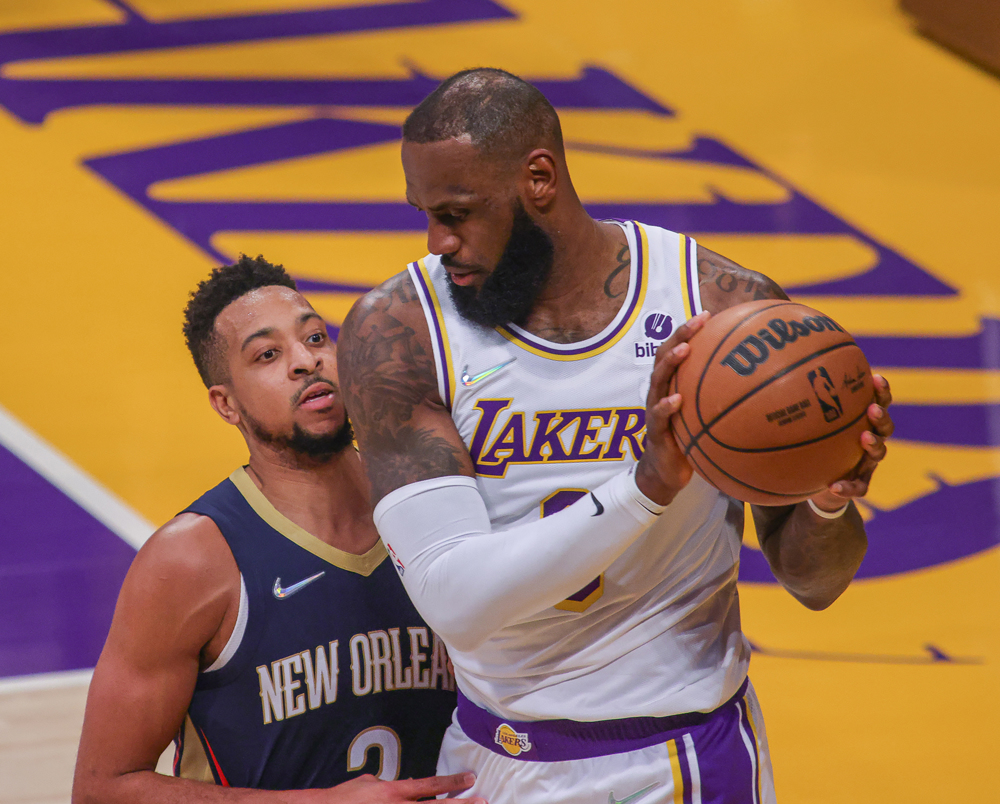 Los Lakers son una ruina, los Mavs remontan, y Embiid y Harden afinan química