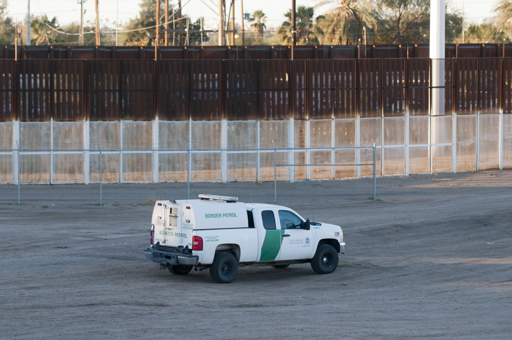Contrabandistas mexicanos han horadado más de 3.000 veces el muro de Trump