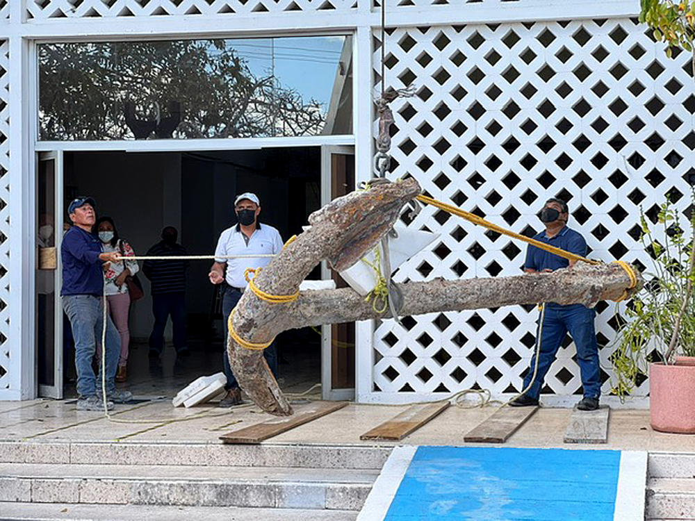 Especialistas hallan una enorme ancla en el puerto mexicano de Progreso