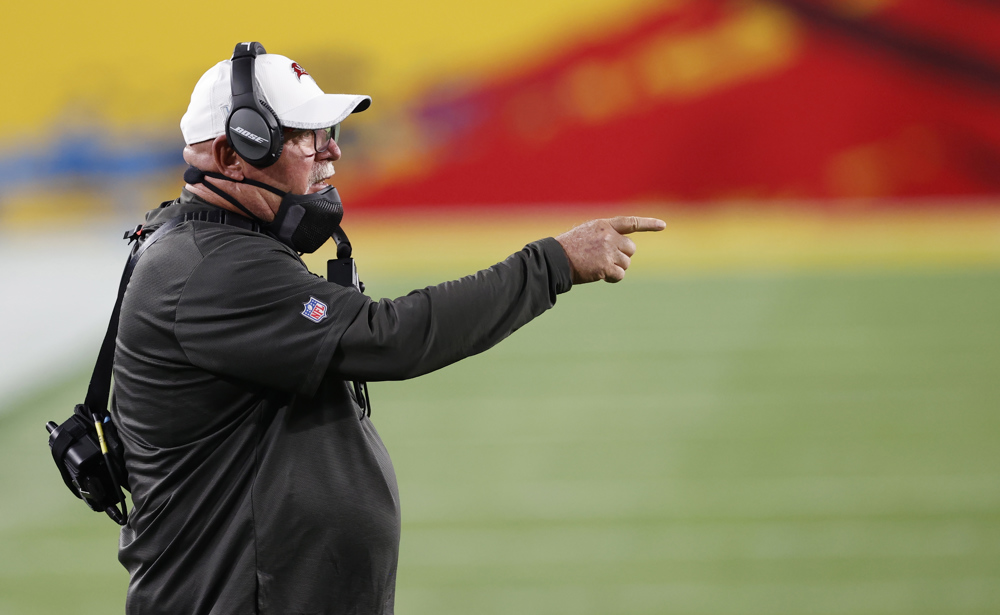 Bruce Arians afirma que extrañará maldecir a sus jugadores todos los días