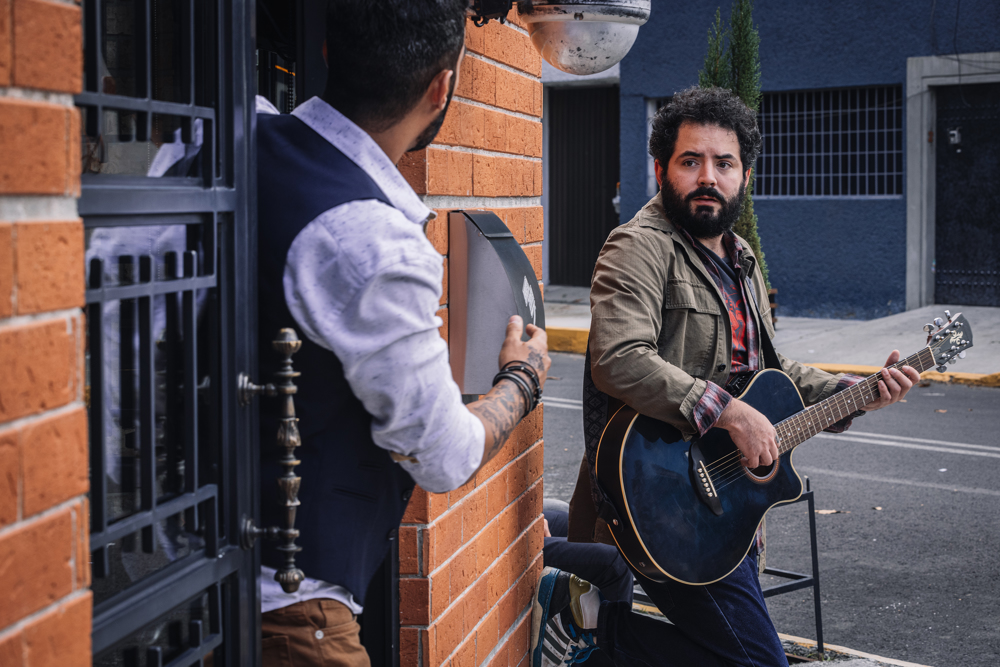 José Eduardo Derbez enfrenta la imadurez adulta en serie “Mi tío”