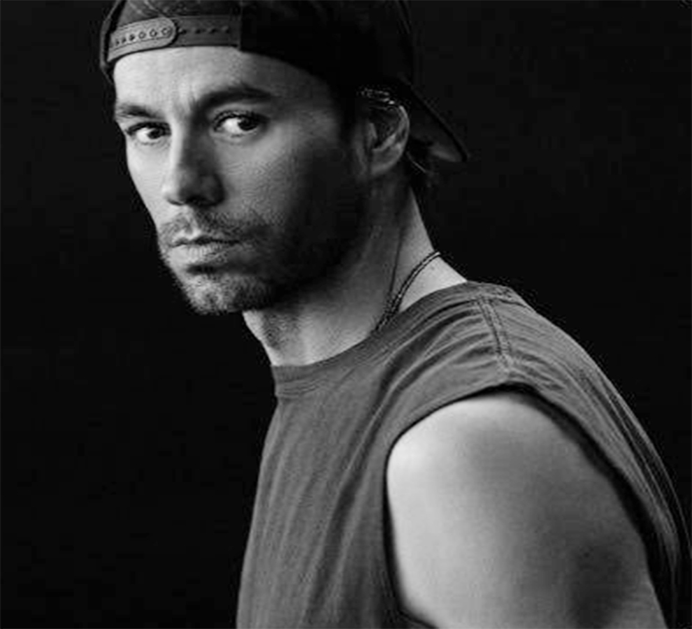Enrique Iglesias agradece apoyo de fans para premios Latin AMAs  
