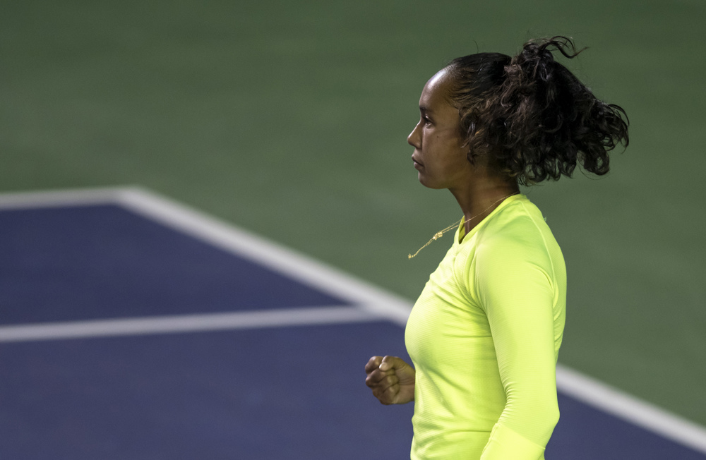 La canadiense Fernández arranca con un triunfo la defensa de su título en Monterrey