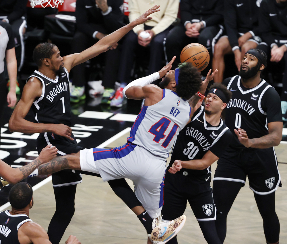 Lakers se asoman al abismo, Antetokounmpo doma a Sixers y Paul George vuelve