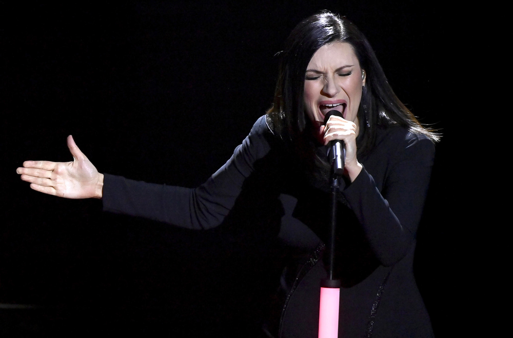 Laura Pausini se pregunta ¿Por qué yo? en una película sobre su vida