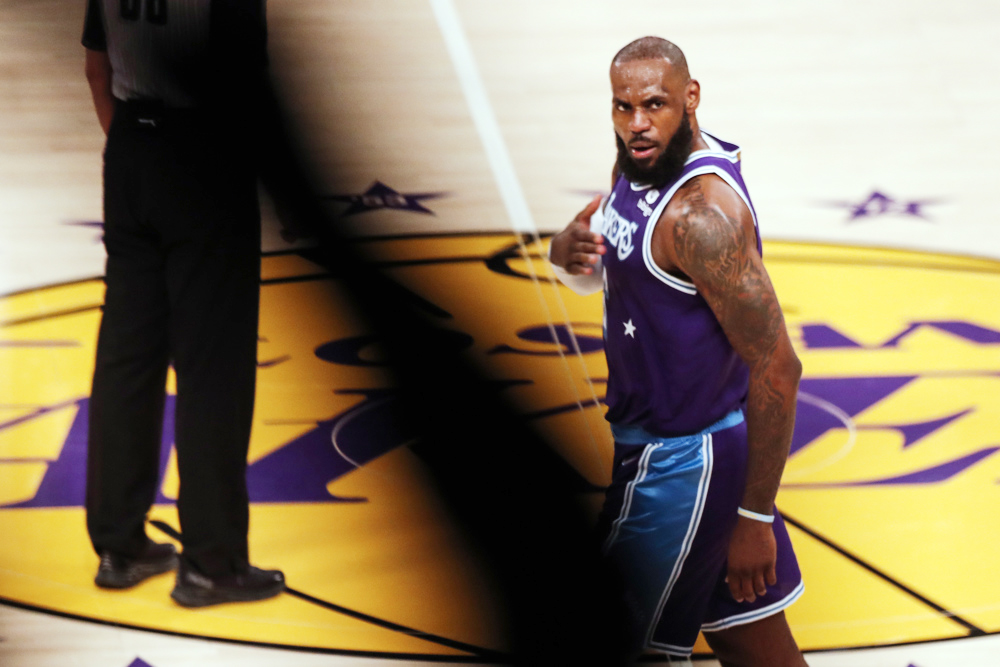 LeBron hace historia con 30.000 puntos, 10.000 rebotes y 10.000 asistencias