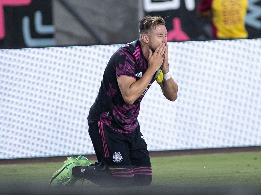 México se prepara para retar a El Salvador con la baja de Héctor Herrera