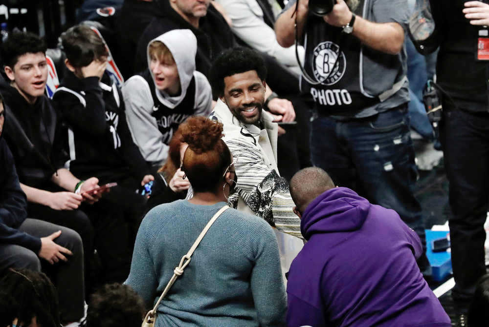 Una multa de 50.000 dólares a los Nets por dejar entrar a Irving a los vestuarios