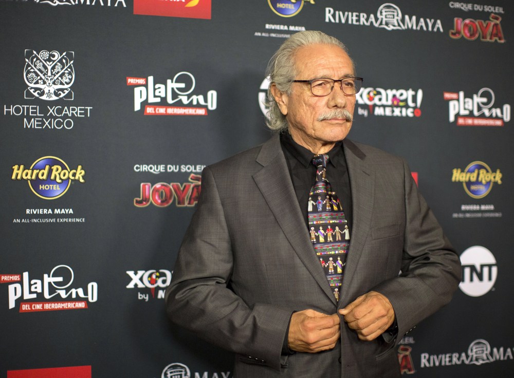 Edward James Olmos urge a los latinos a votar en estos “tiempos difíciles”