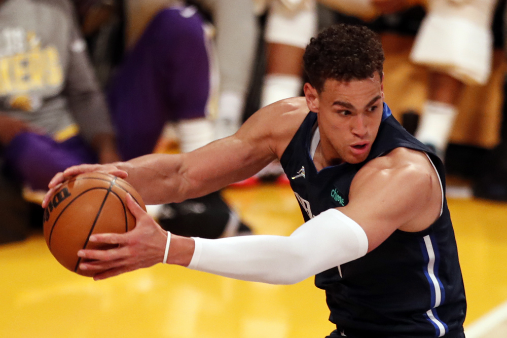 110-108: Los Mavericks sudan para ganar en casa a los Timberwolves