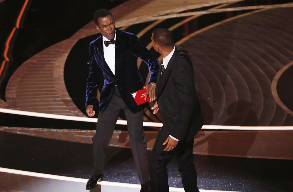 Camisetas, tatuajes y un videojuego: El negocio con la bofetada de Will Smith