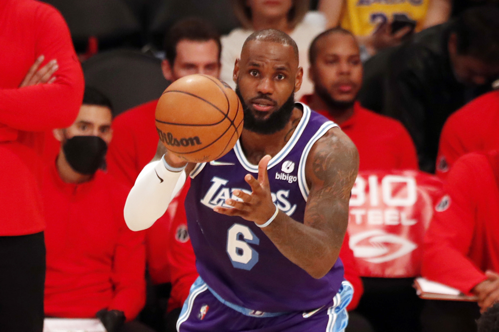 Suns estropean el récord de LeBron, Durant hunde a los Knicks con 53 puntos