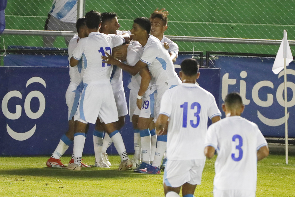 Guatemala vence a Cuba en el estreno del técnico mexicano Luis Tena