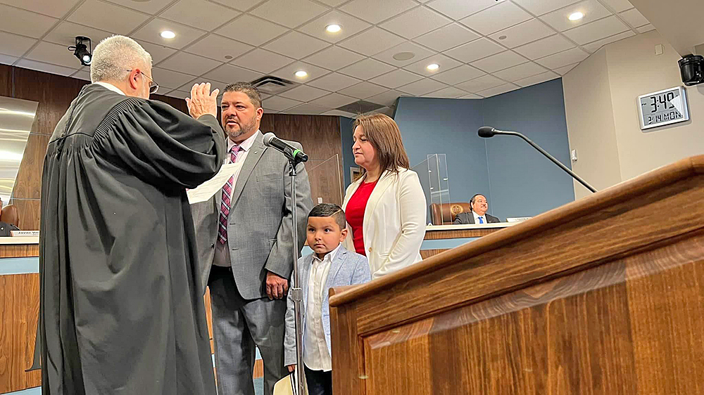 Rudy Castillo prestó juramento como Comisionado del Distrito 4