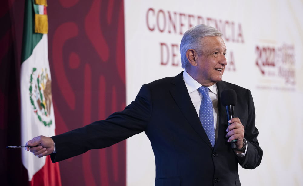López Obrador propone reducir legisladores y presupuesto para elecciones