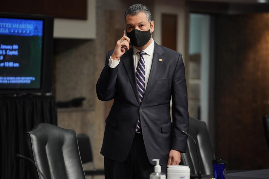 Senadores demócratas y republicanos destacan necesidad de reforma migratoria