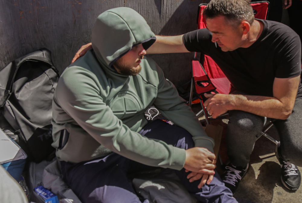 Rusos y ucranianos visitan y apoyan a compatriotas en la fronteriza Tijuana
