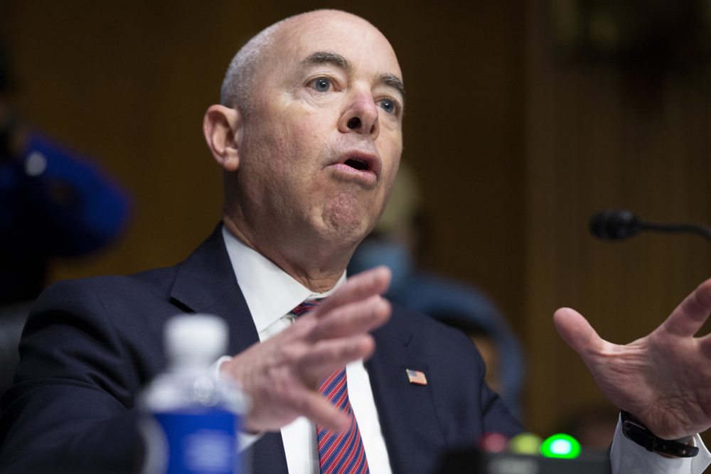 Piden a Mayorkas que no promueva colaboración local con inmigración