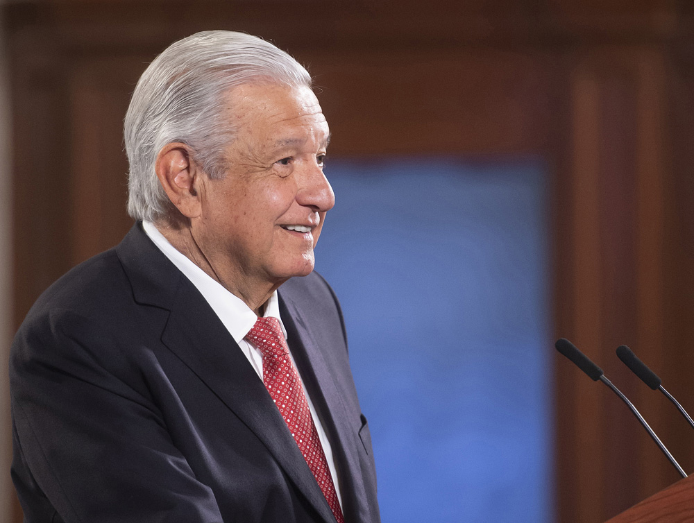 Presidente de México afirma que marchas del 8M “transcurrieron en paz”