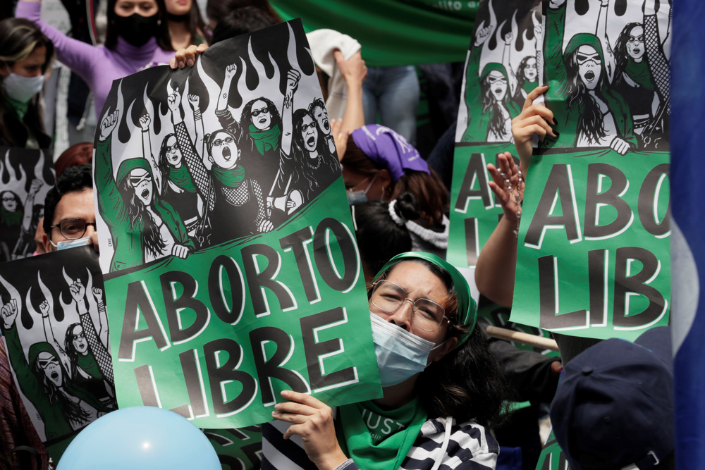 La “ola verde” del aborto arrasa en Latinoamérica mientras retrocede en EE.UU.