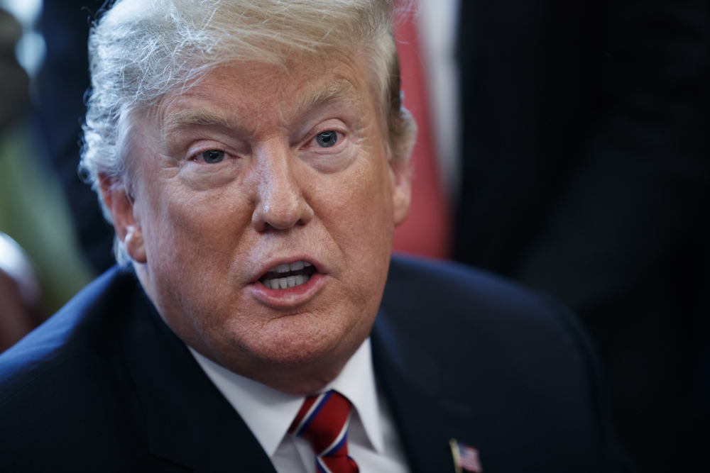 Trump demanda a Clinton por un presunto complot para vincularle con Rusia