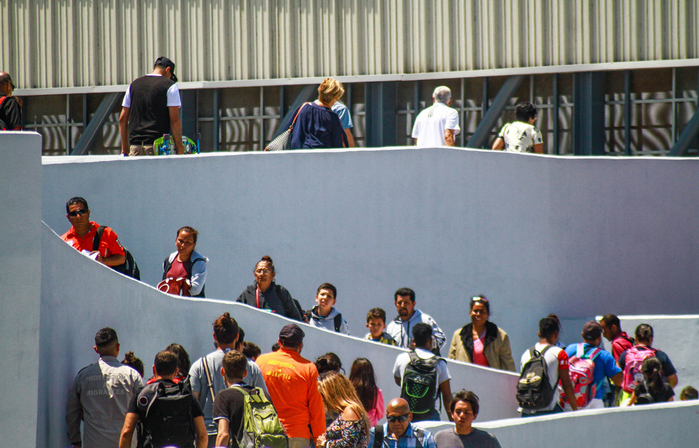 Demócratas y activistas celebran el fin del Título 42; republicanos protestan