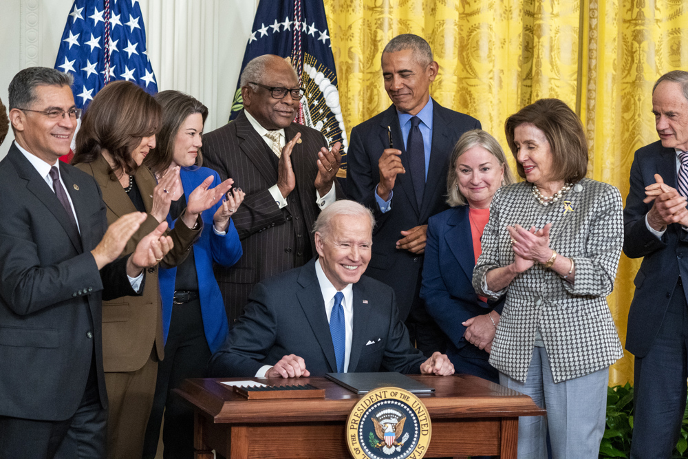 Obama vuelve a la Casa Blanca para reivindicar su legado