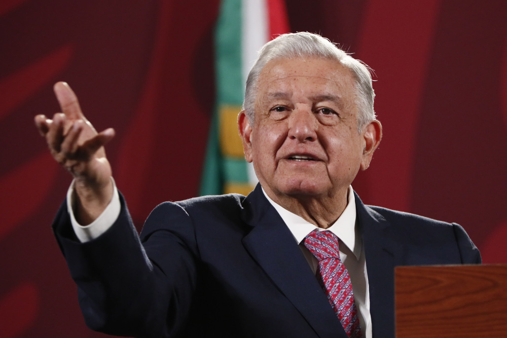 Aprobación de López Obrador repunta a 57 % previo a consulta de revocación